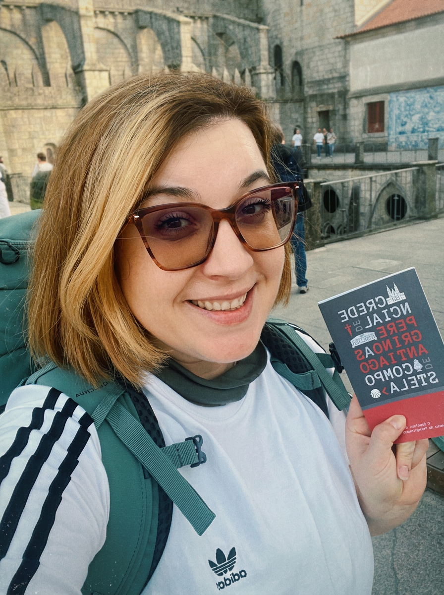 Mihaela în Porto, cu credențialul de pelerin în mână